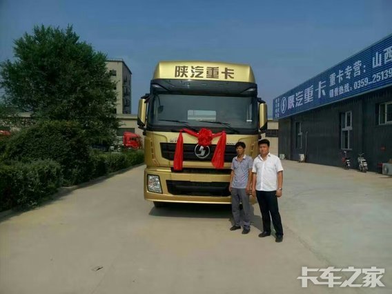 交车2台  山西德垚德龙X3000牵引车交付